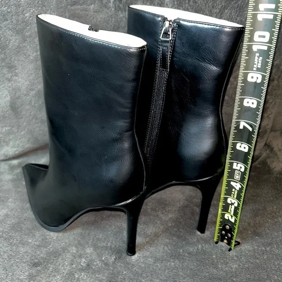 NWOT Journee Collection Size 9.5 Black Side Zip Pointed Toe Bootie Heels - Picture 4 of 6